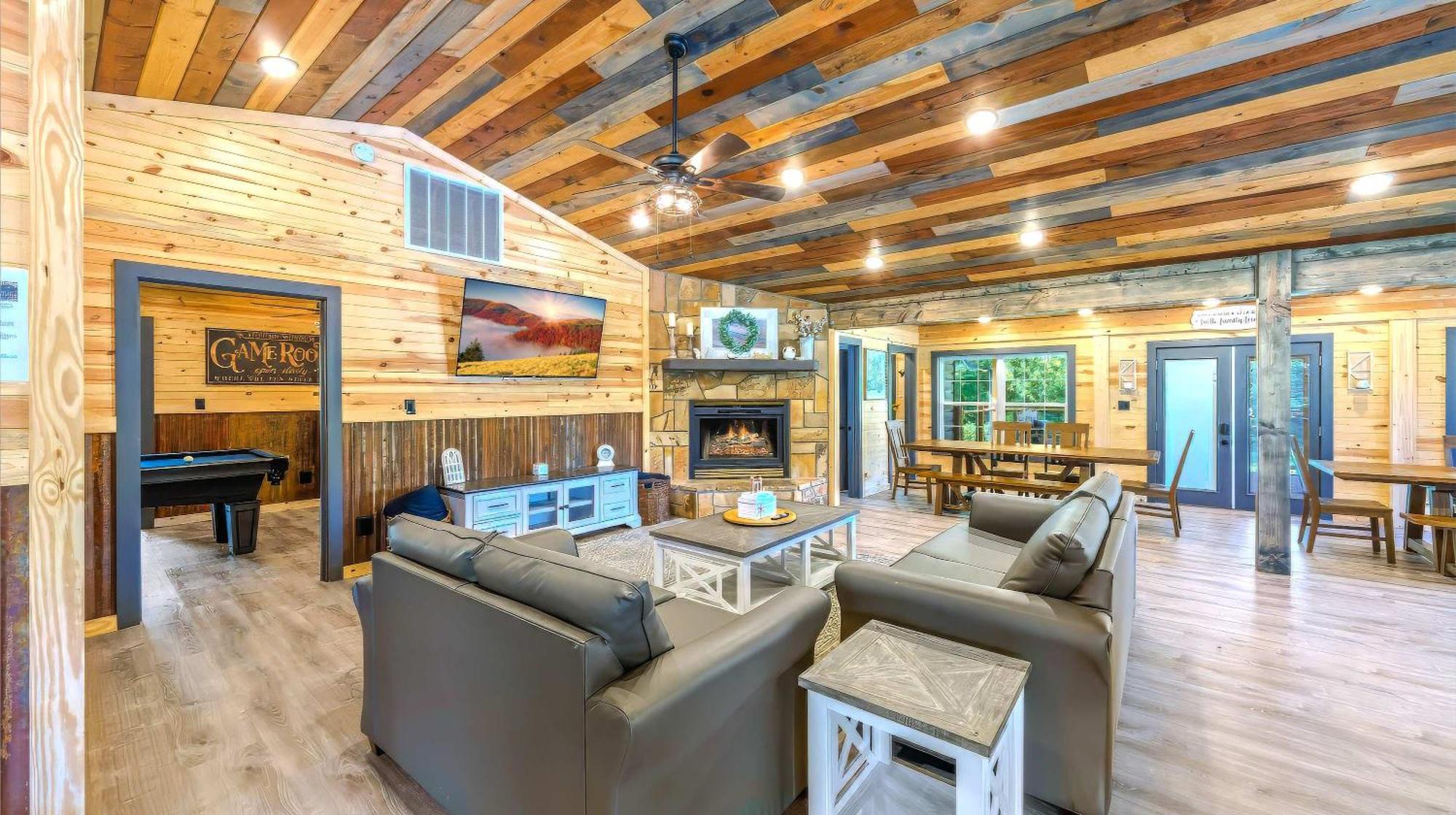 Poolside At Autumn Woods - Pool, Theater, Fireplace, Firepit, Arcade セバービル エクステリア 写真