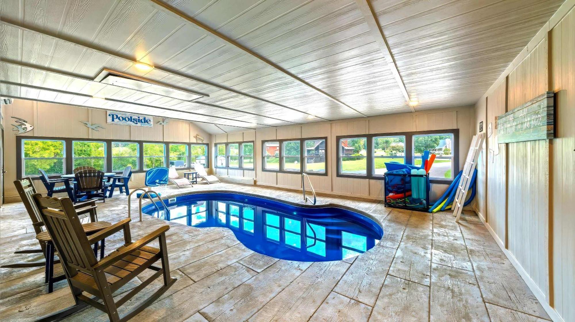 Poolside At Autumn Woods - Pool, Theater, Fireplace, Firepit, Arcade セバービル エクステリア 写真