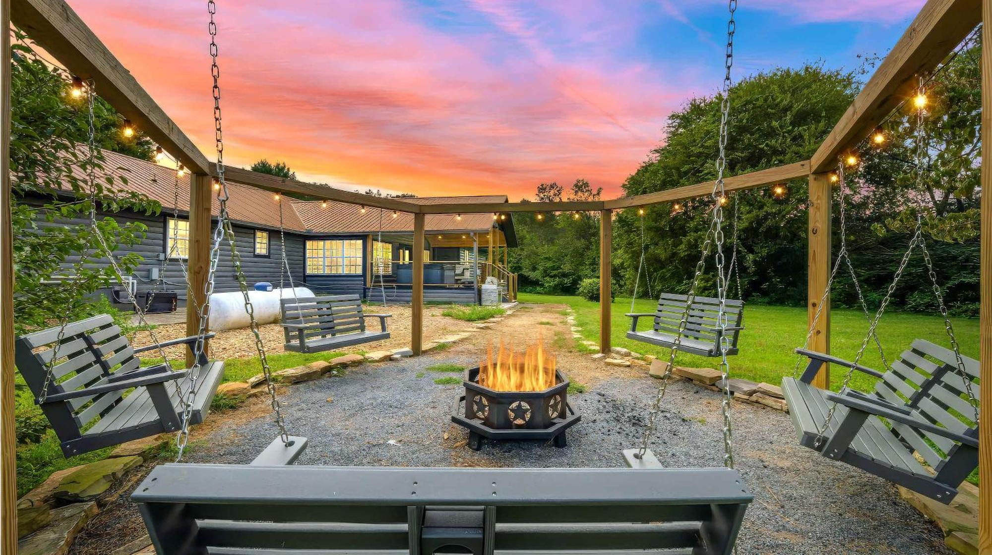 Poolside At Autumn Woods - Pool, Theater, Fireplace, Firepit, Arcade セバービル エクステリア 写真